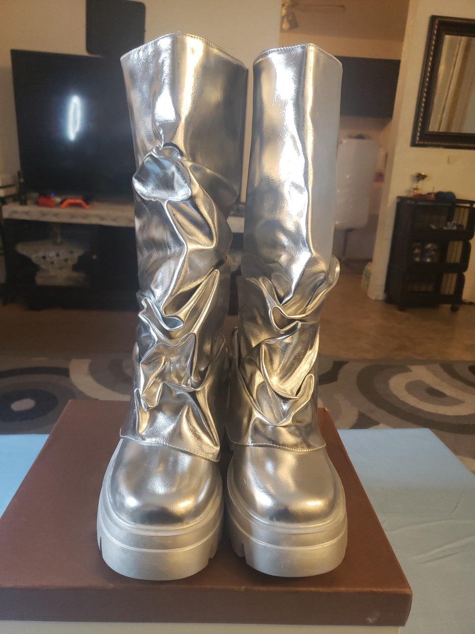 Women's Fashion Shattering Boots With Bold Aluminum/Silver Accents Size 8