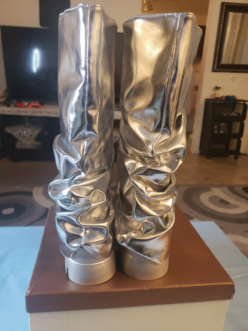 Women's Fashion Shattering Boots With Bold Aluminum/Silver Accents Size 8