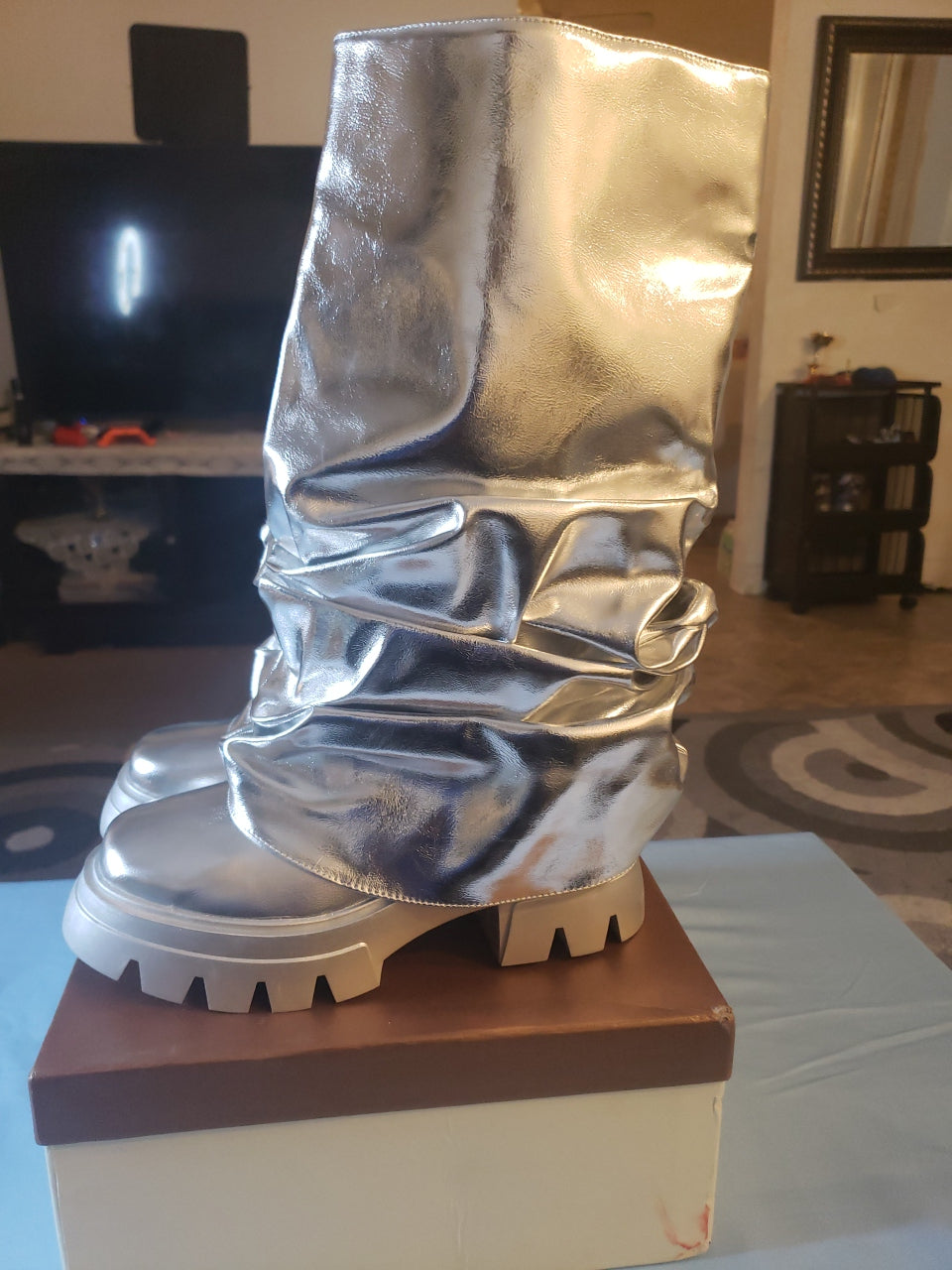 Women's Fashion Shattering Boots With Bold Aluminum/Silver Accents Size 8