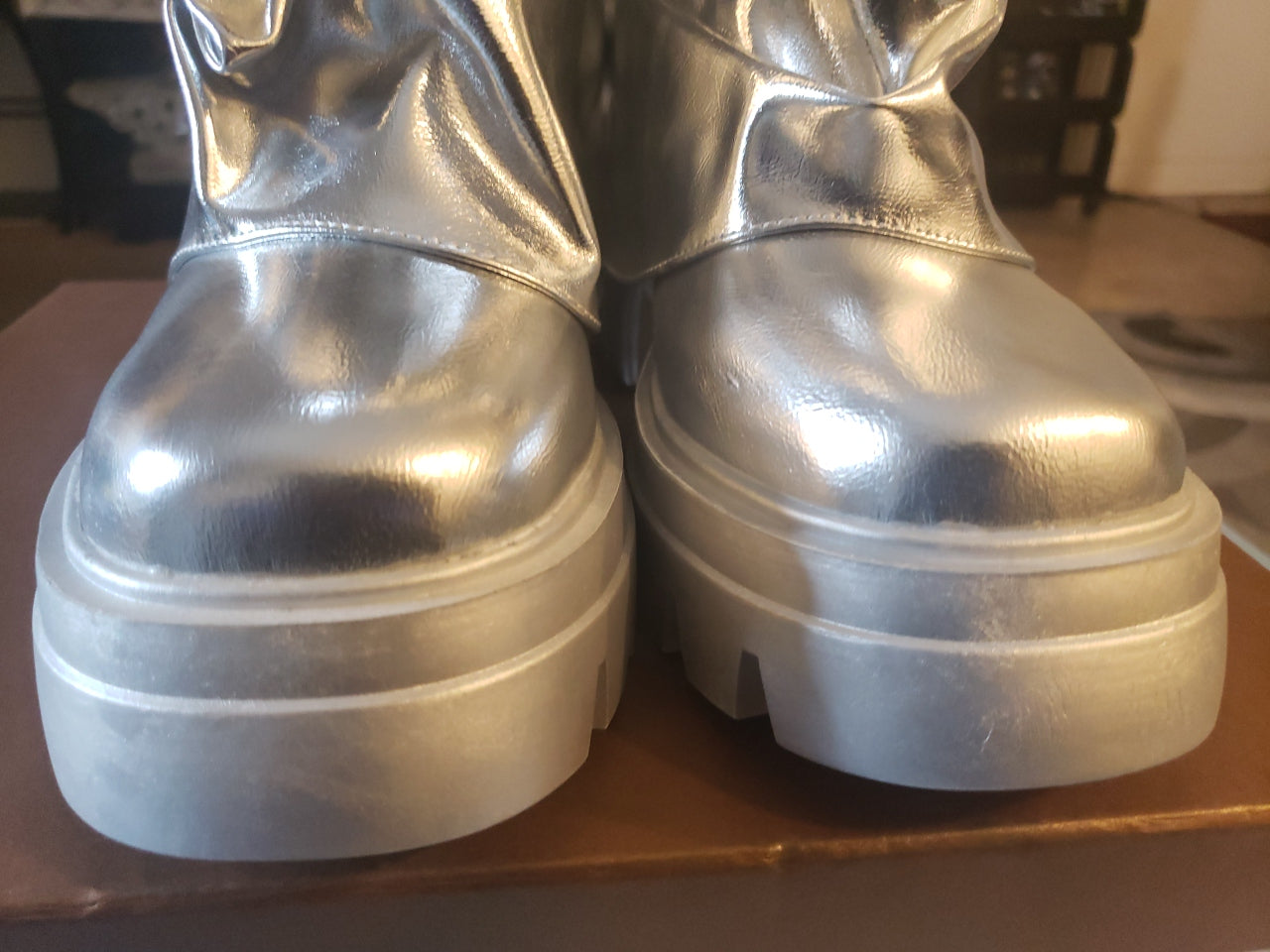 Women's Fashion Shattering Boots With Bold Aluminum/Silver Accents Size 8